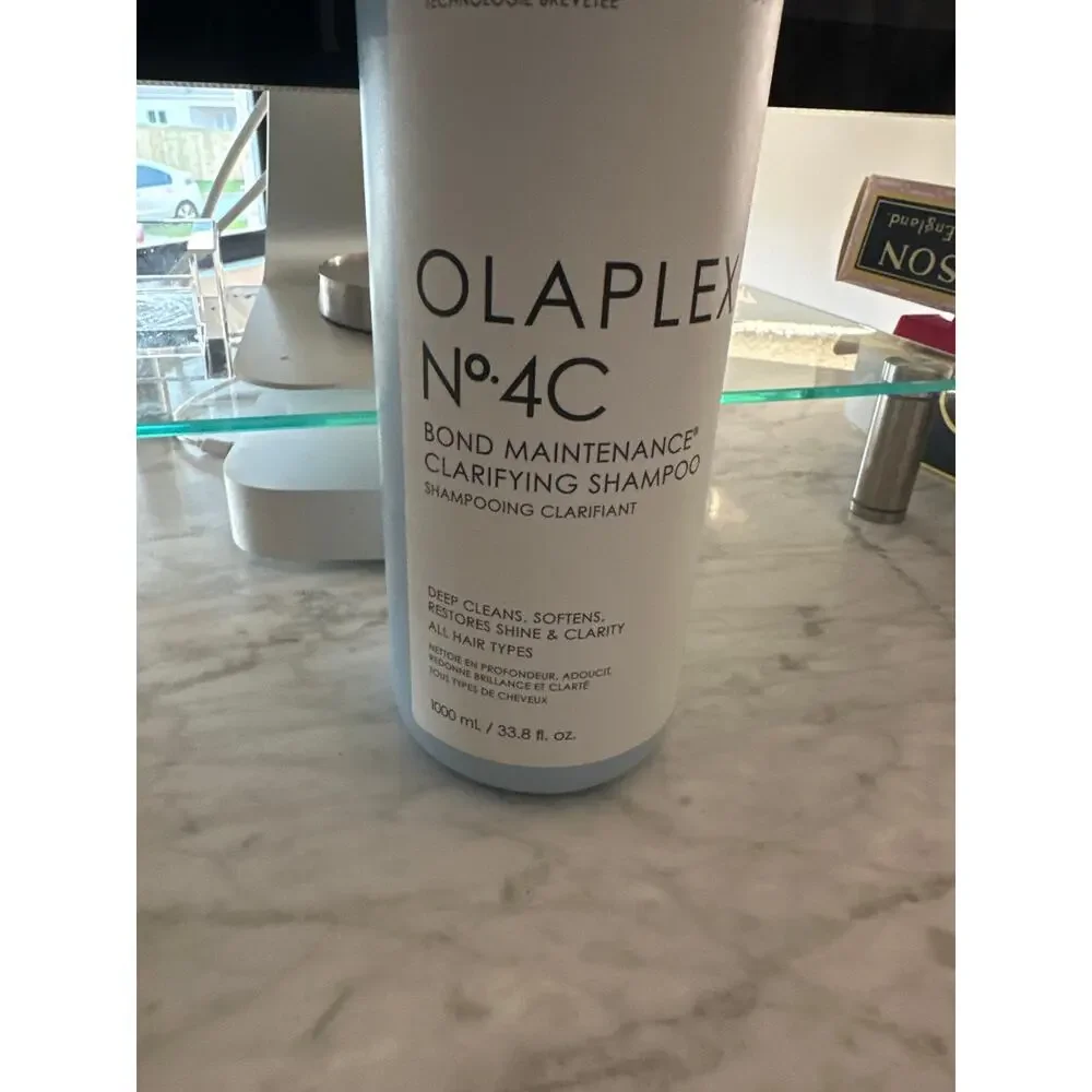 Olaplex Nº.4C BOND MAINTENANCE® CLARIFYING SHAMPOO LITER - Picture 2 of 4